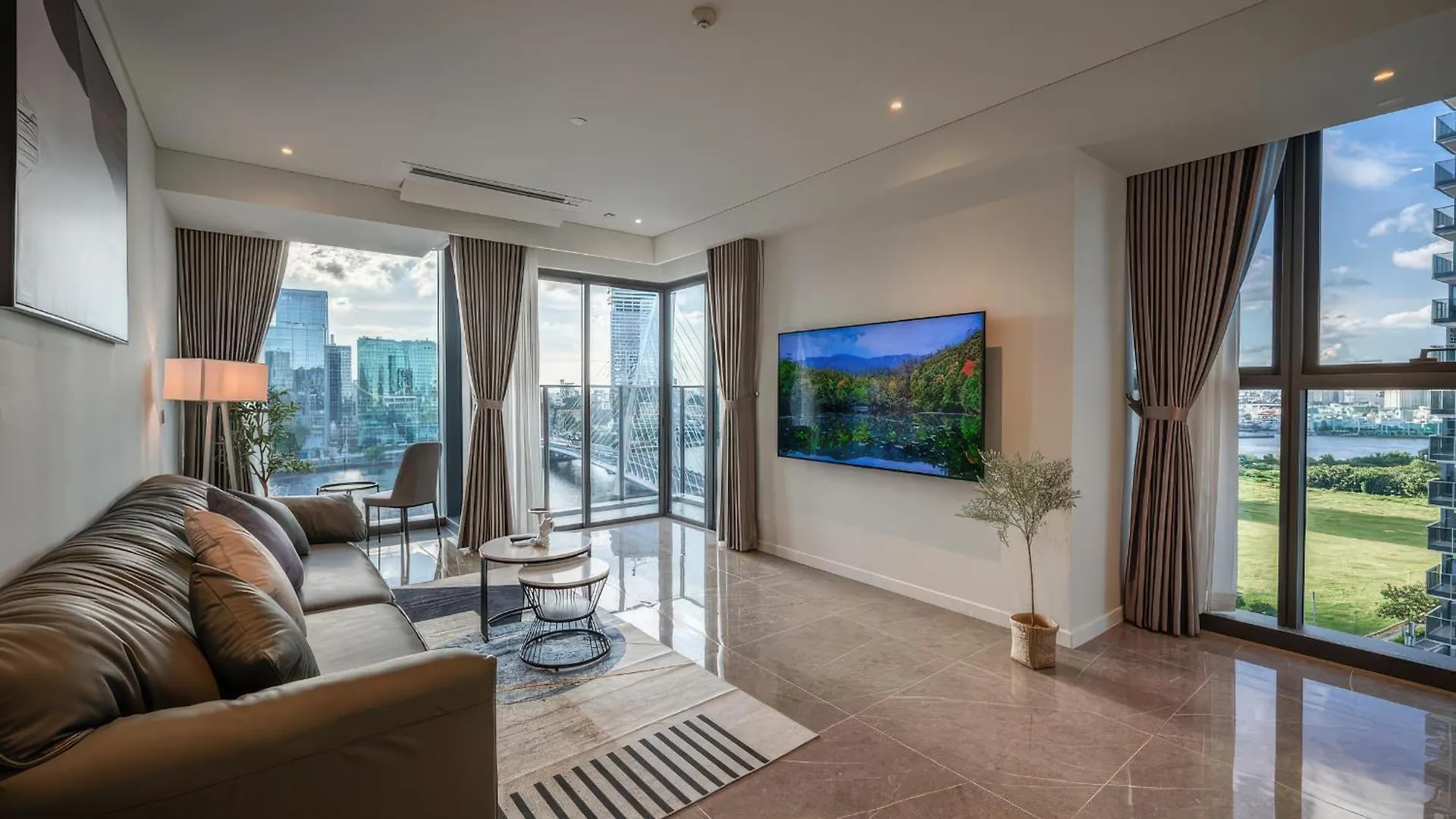 Apartment The Opera Residence - Luxury Infinity Pool&Sauna Ho Chi Minh City Vietnam