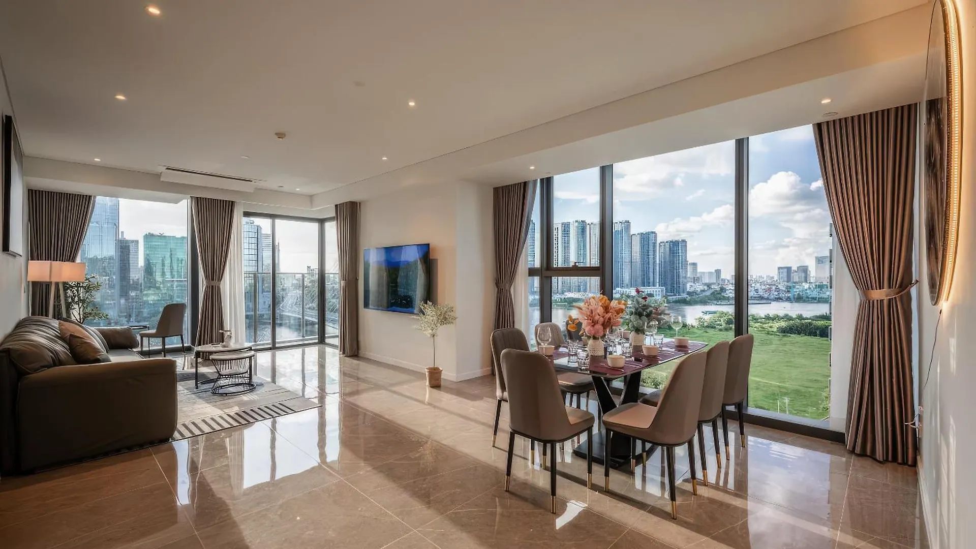 The Opera Residence - Luxury Infinity Pool&Sauna Ho Chi Minh City Apartment