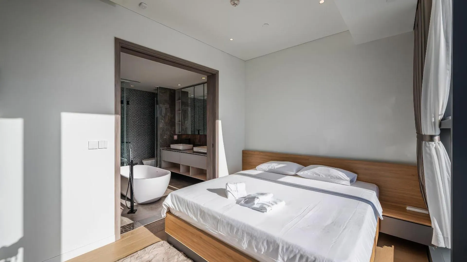 Apartment The Opera Residence - Luxury Infinity Pool&Sauna Ho Chi Minh City Vietnam