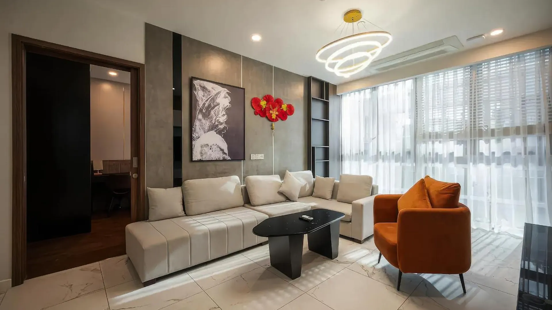 The Opera Residence - Luxury Infinity Pool&Sauna Ho Chi Minh City