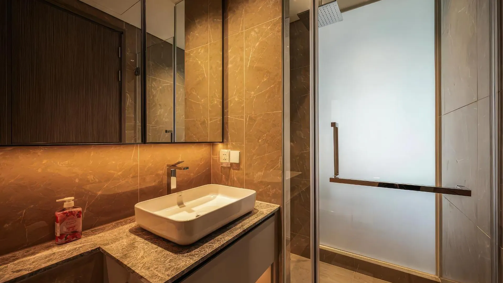 The Opera Residence - Luxury Infinity Pool&Sauna Ho Chi Minh City Vietnam