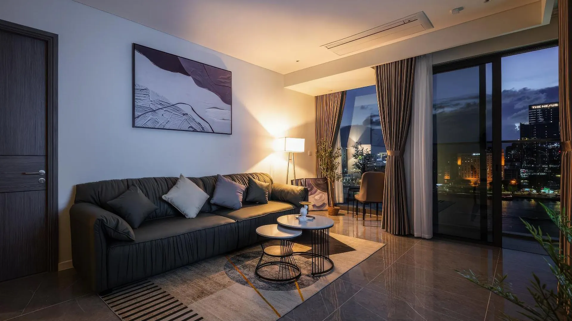 The Opera Residence - Luxury Infinity Pool&Sauna Ho Chi Minh City
