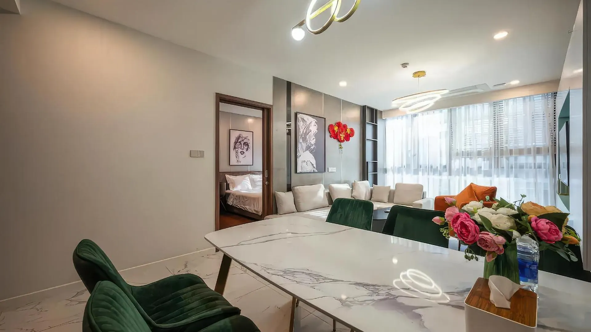 The Opera Residence - Luxury Infinity Pool&Sauna Ho Chi Minh City Apartment