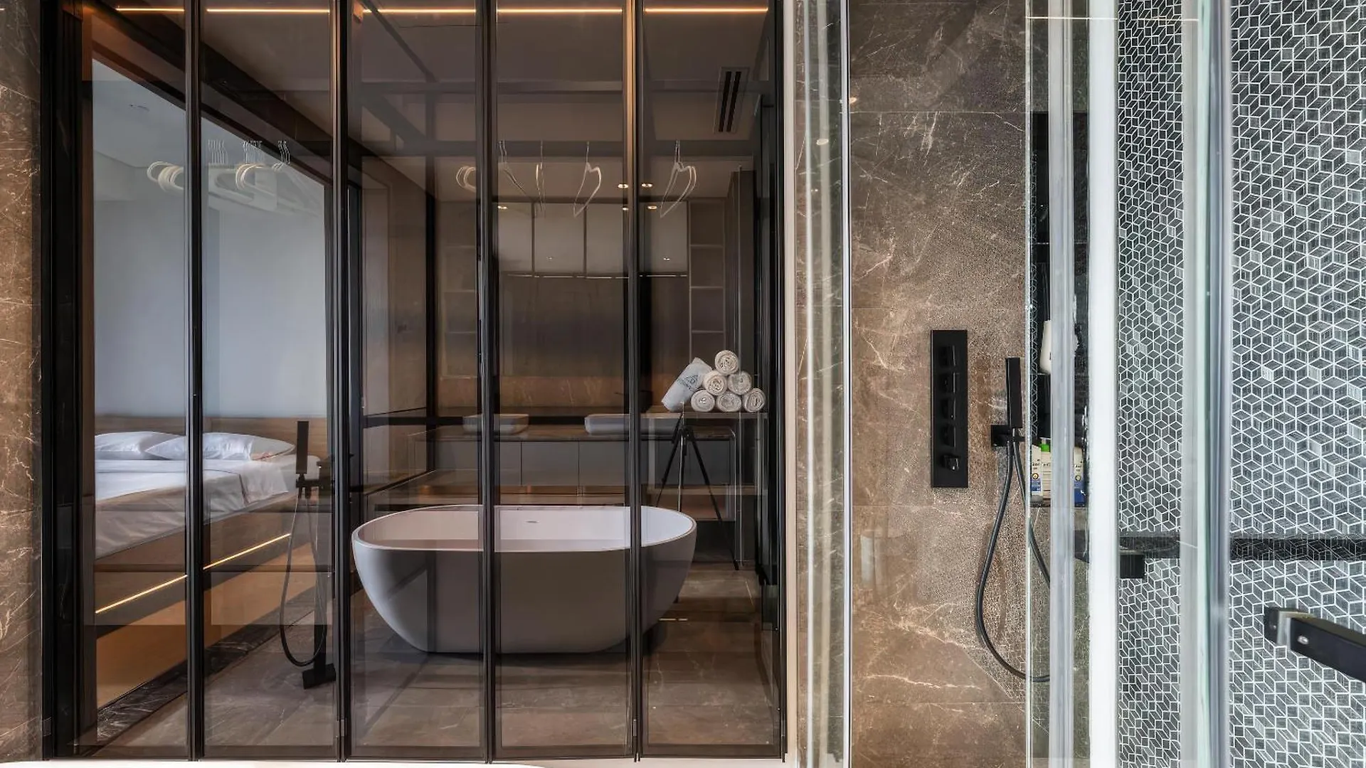 The Opera Residence - Luxury Infinity Pool&Sauna Ho Chi Minh City Apartment