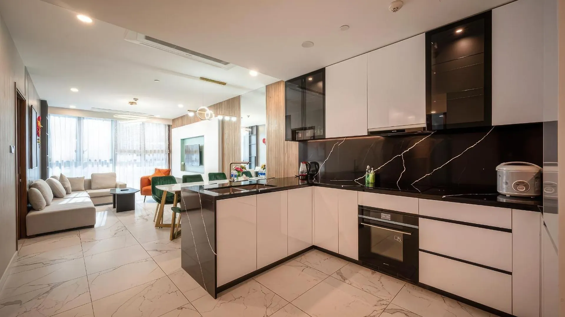 The Opera Residence - Luxury Infinity Pool&Sauna Ho Chi Minh City Apartment