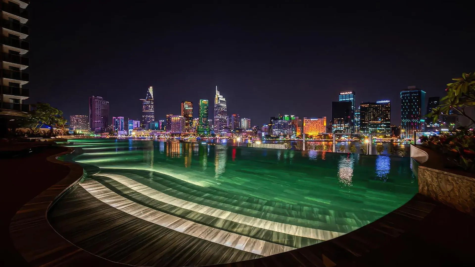 The Opera Residence - Luxury Infinity Pool&Sauna Ho Chi Minh City Vietnam
