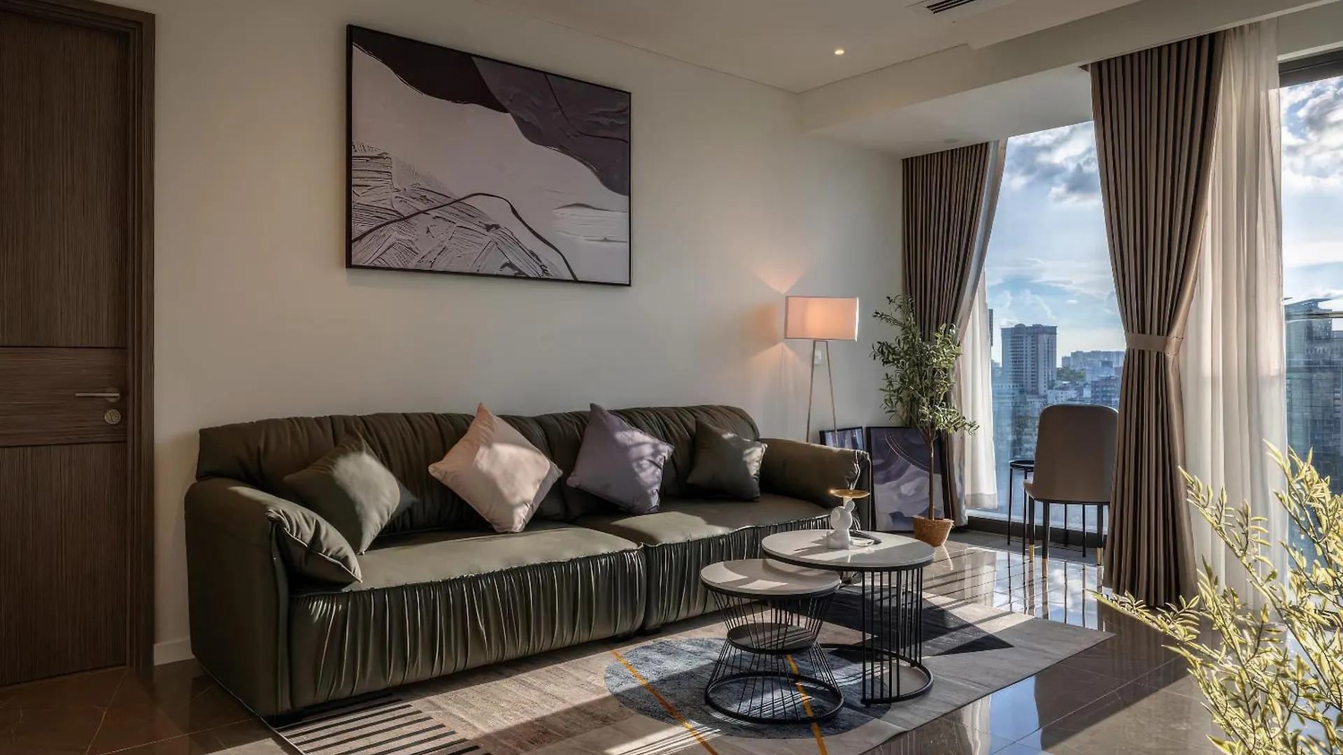 The Opera Residence - Luxury Infinity Pool&Sauna Ho Chi Minh City Apartment