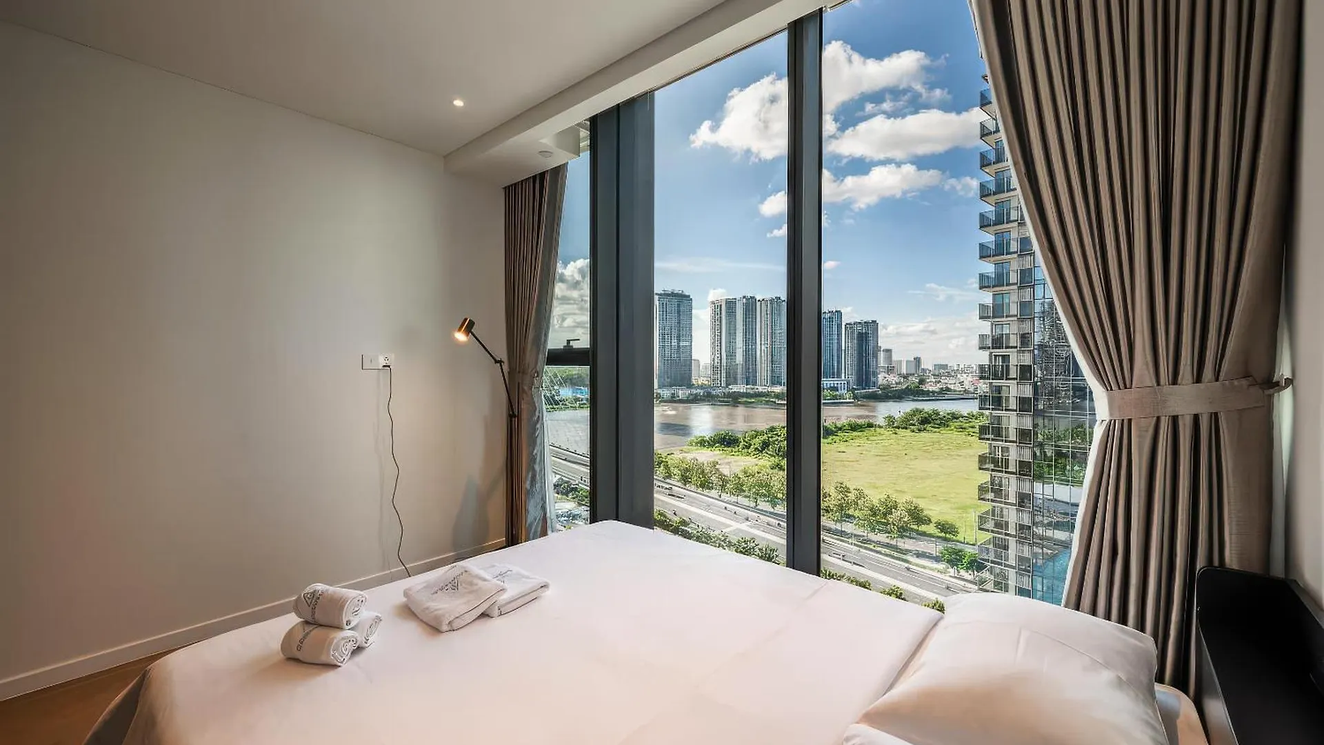 The Opera Residence - Luxury Infinity Pool&Sauna Ho Chi Minh City
