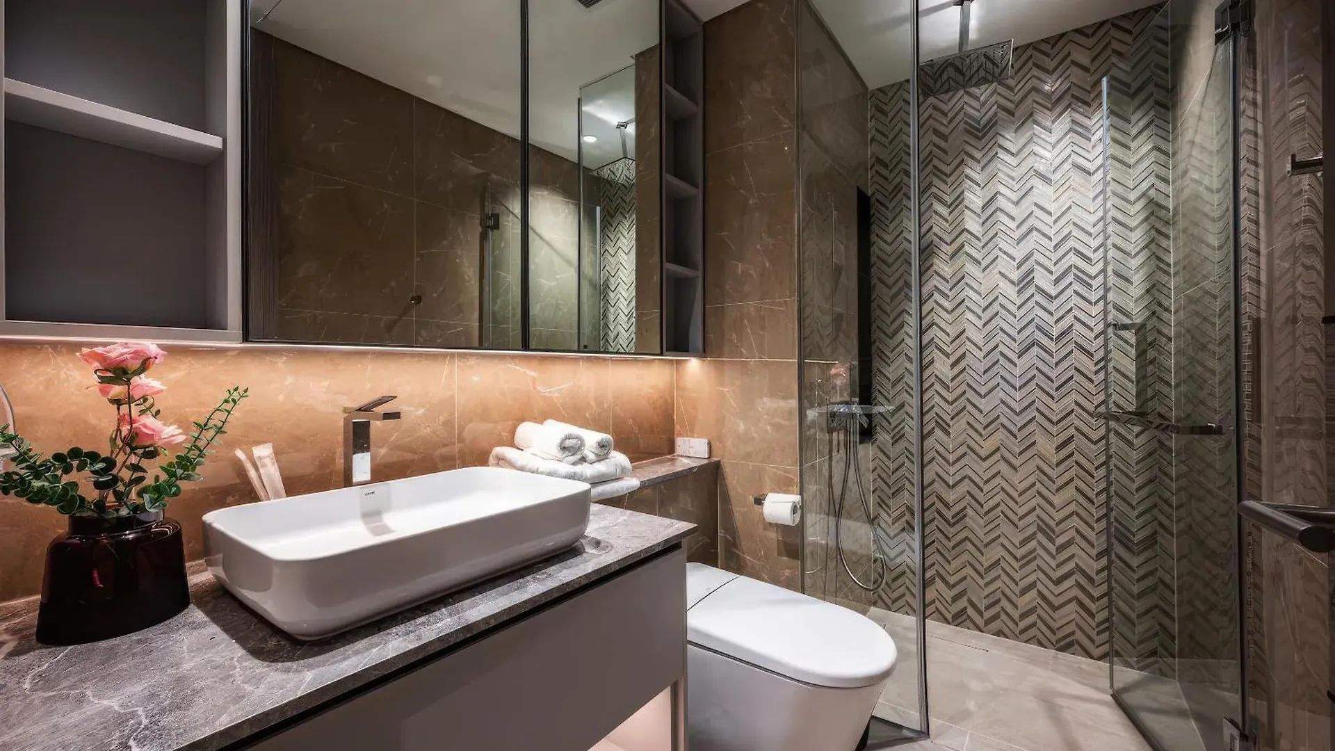 The Opera Residence - Luxury Infinity Pool&Sauna Ho Chi Minh City